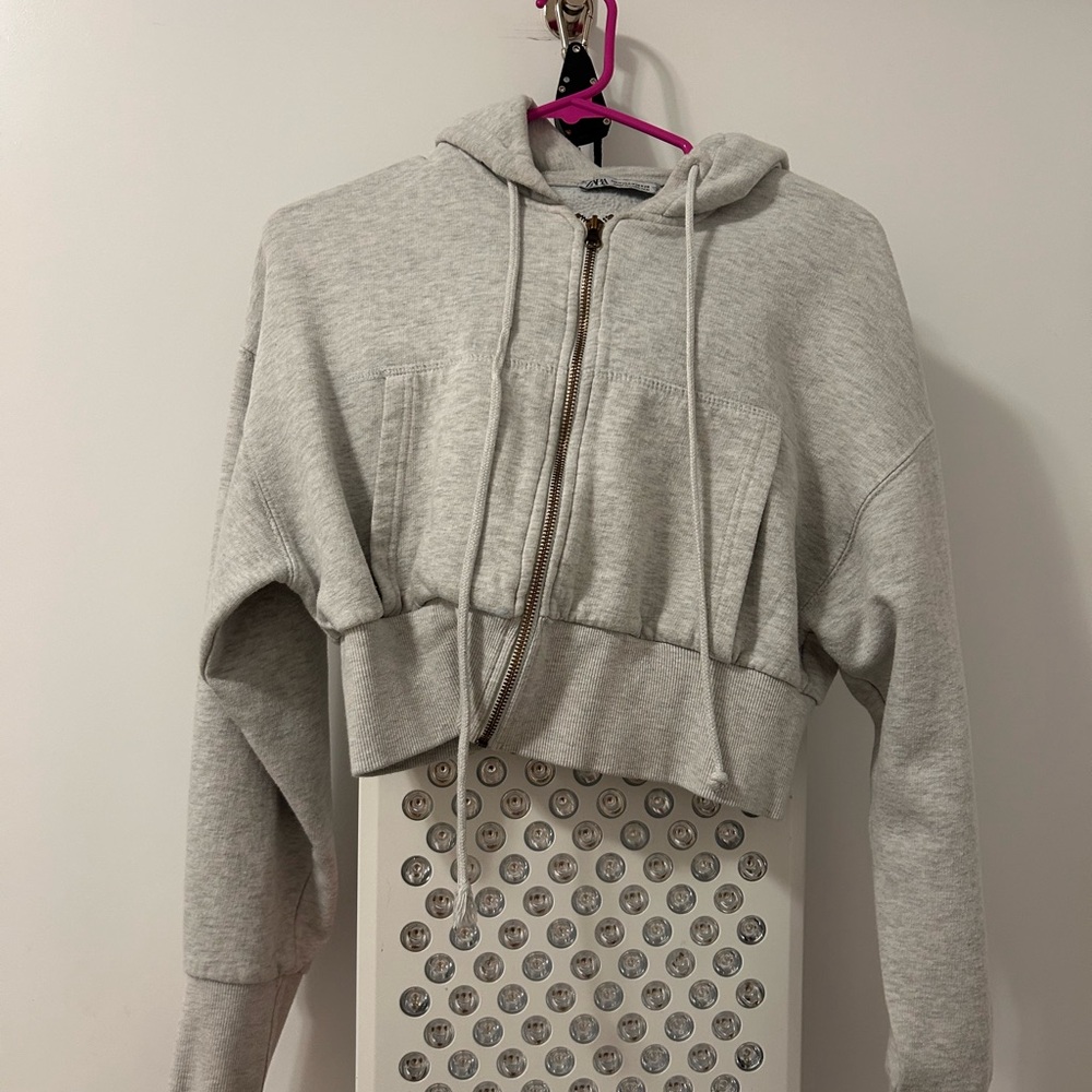 Zara grey Cropped Hoodie size medium